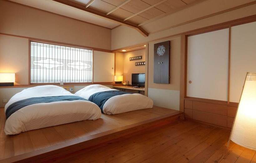 جناح سوبيريور, Akan Tsuruga Besso Hinanoza