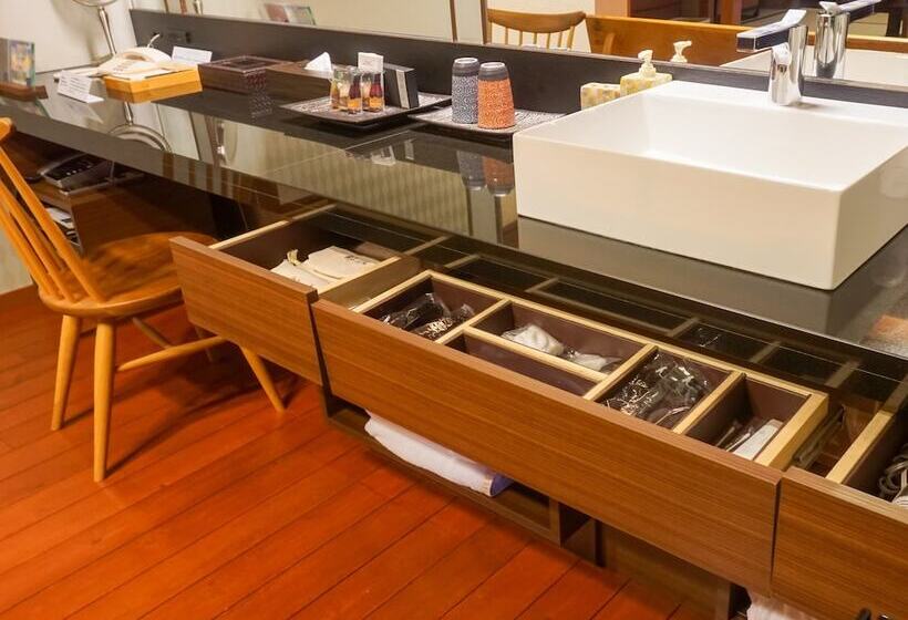 جناح ديلوكس, Akan Tsuruga Besso Hinanoza