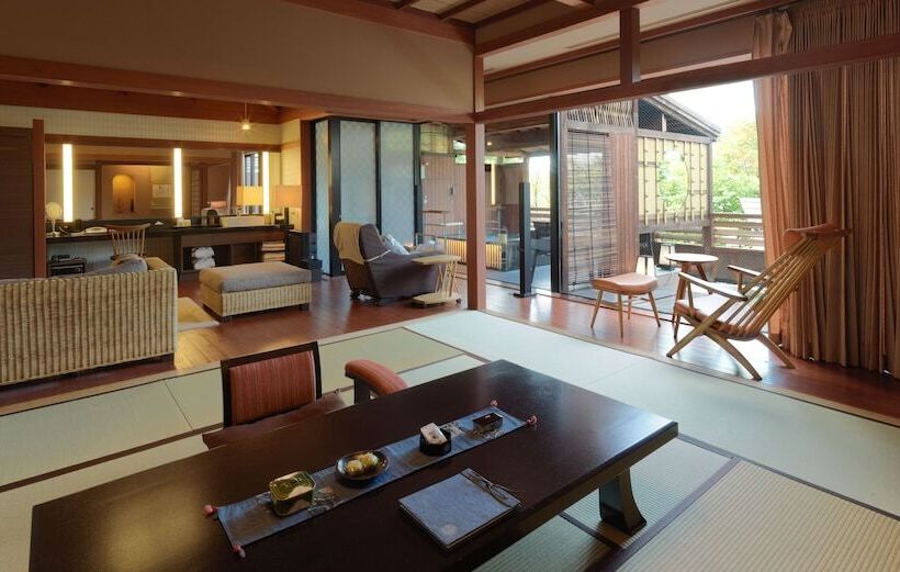 جناح ديلوكس, Akan Tsuruga Besso Hinanoza