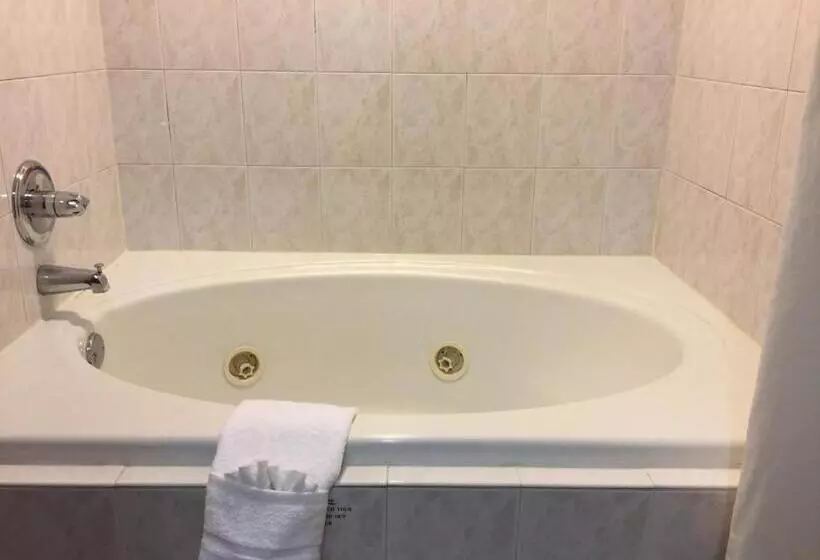 キングサイズベッドのスタンダードルーム, Americas Best Value Inn And Suites Saint Charles