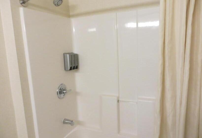 身障者適用クイーンサイズベッドルーム, Best Western Plus Lake Elsinore Inn & Suites