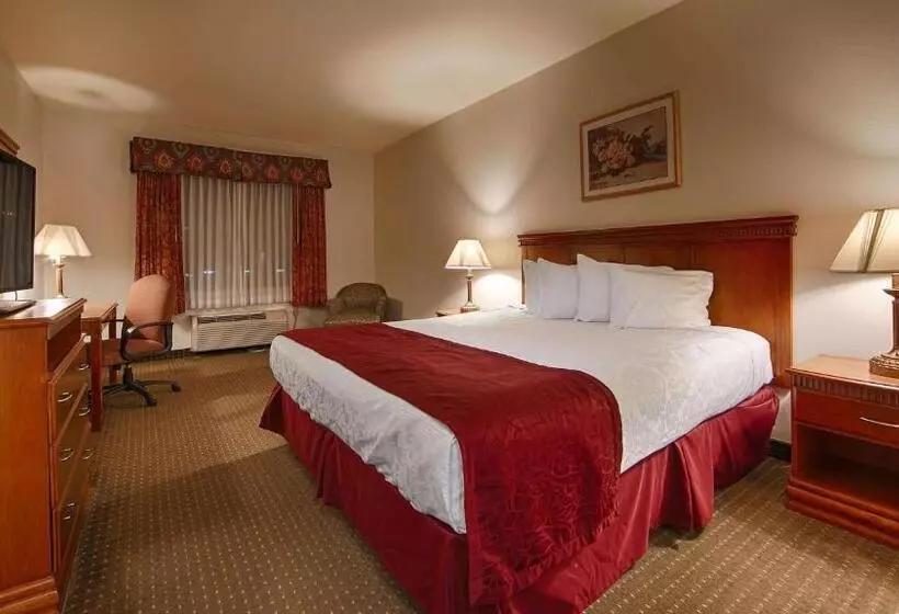 Sviitti Liikuntarajoitteisille, Best Western Plus Lake Elsinore Inn & Suites