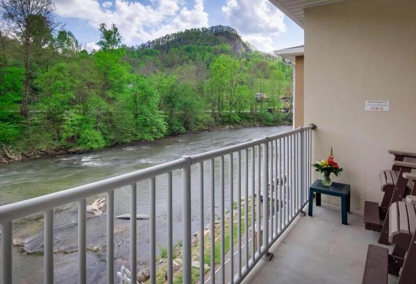 キングサイズベッドのスイートルーム, Best Western Plus River Escape Sylva / Dillsboro