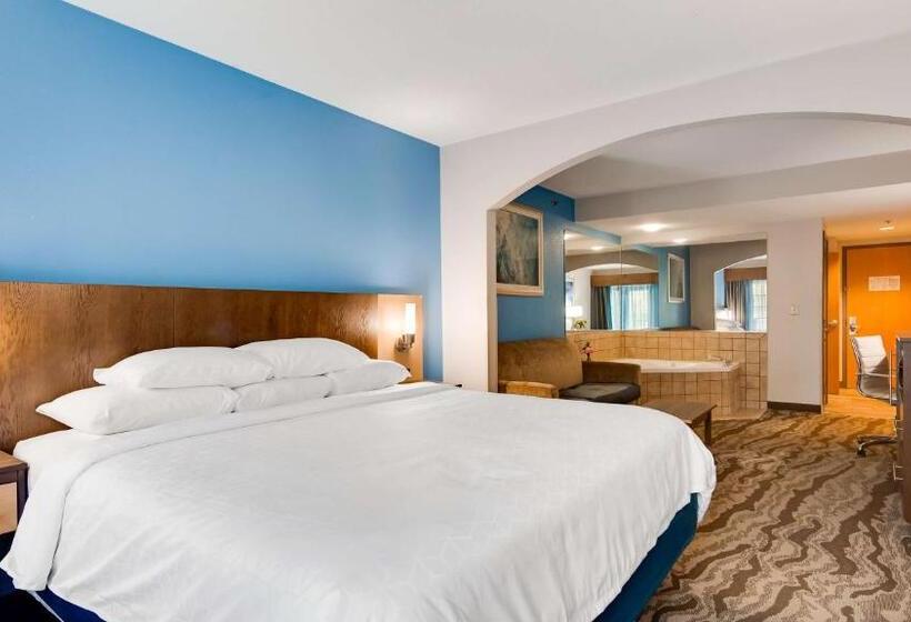 キングサイズベッドのスイートルーム, Best Western Plus River Escape Sylva / Dillsboro