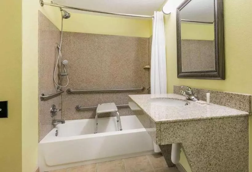 Standard-invahuone, Days Inn By Wyndham Salado