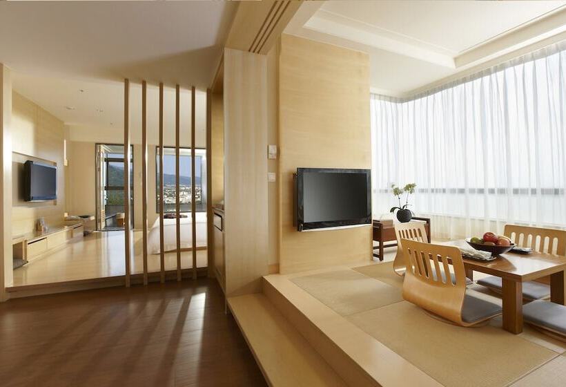 سوییت, Evergreen Resort Hotel Jiaosi