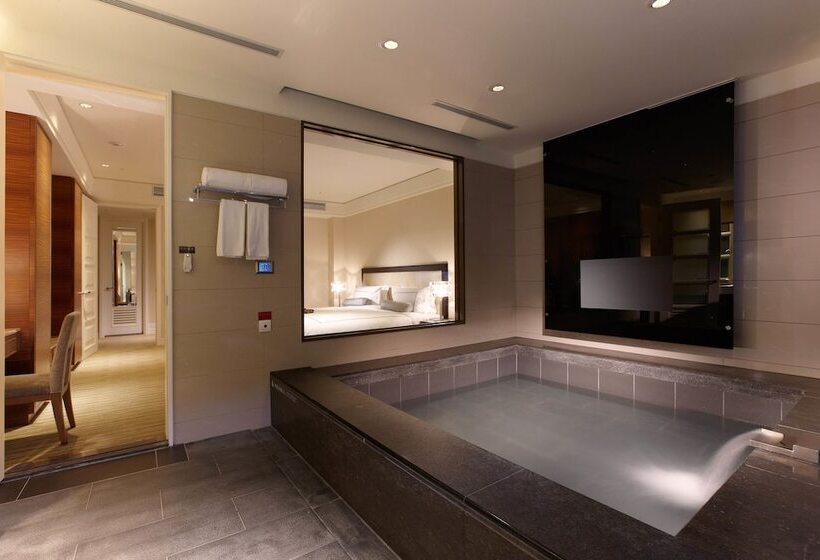 سوییت, Evergreen Resort Hotel Jiaosi