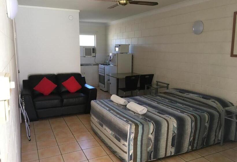 标准工作室, Oasis Inn Apartments