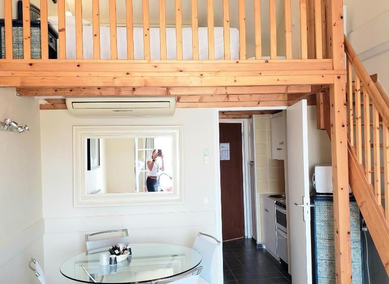 شقة غرفة واحدة, Le Suffren