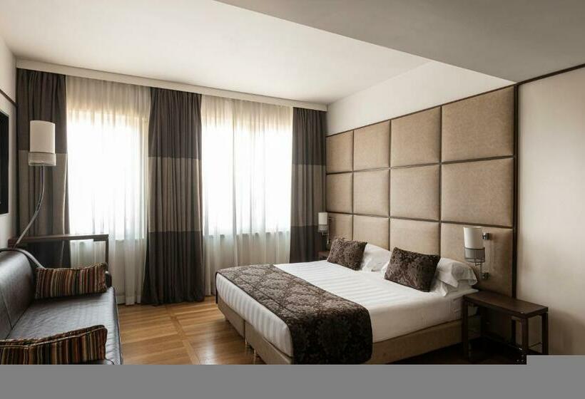 Полулюкс, The Independent