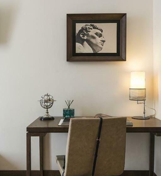 Классический Номер, The Independent