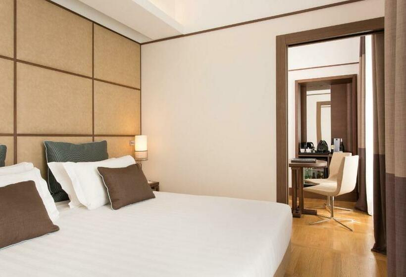 Номер Superior, The Independent