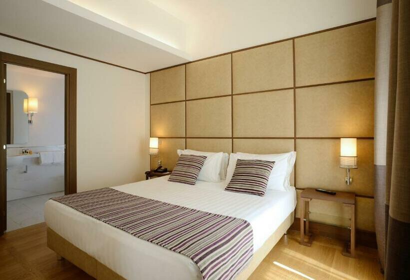 Классический Номер, The Independent