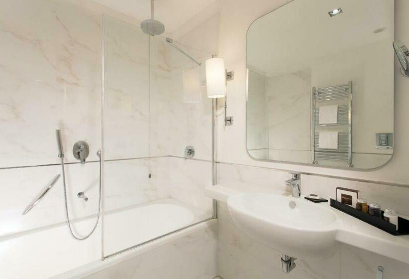 Трехместный Номер Deluxe, The Independent