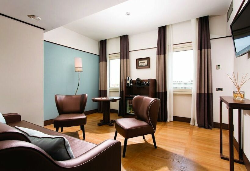 Люкс, The Independent