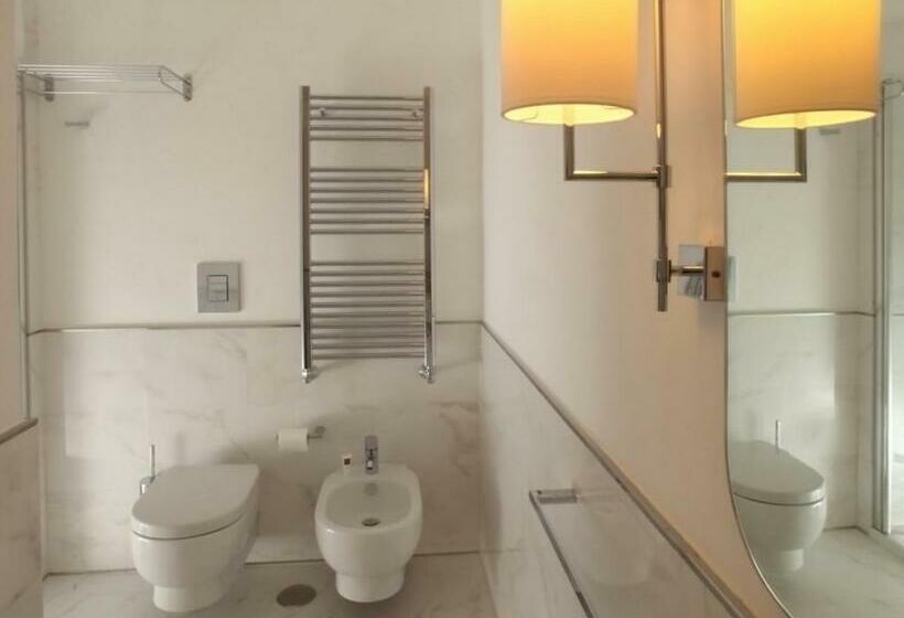 Номер Superior, The Independent