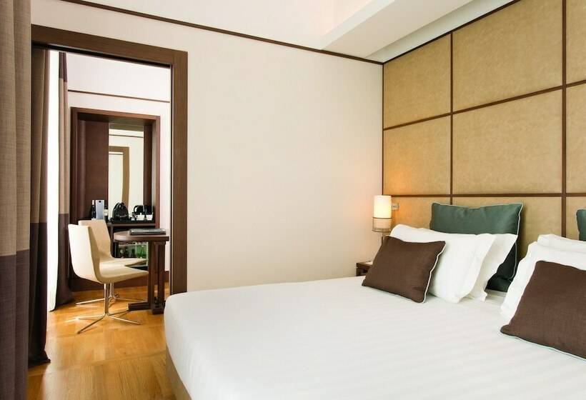 Полулюкс, The Independent