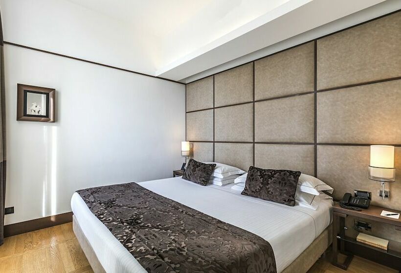 Номер Superior, The Independent