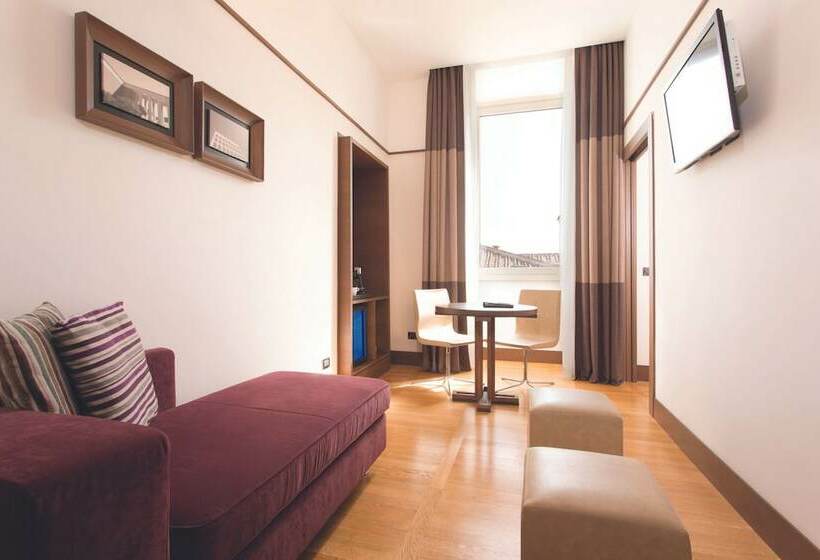 Люкс, The Independent