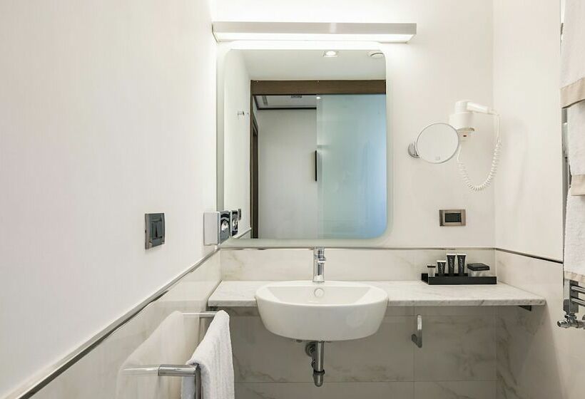 Классический Номер, The Independent