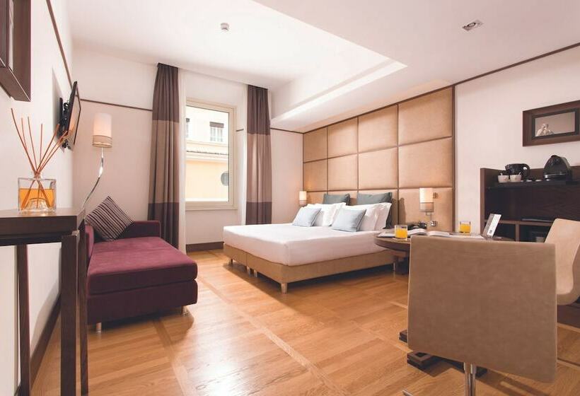 Номер Deluxe, The Independent