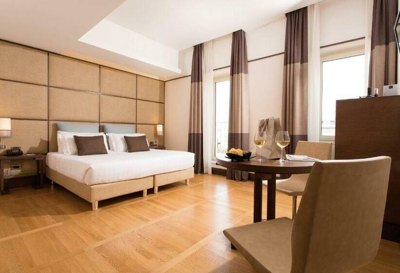 Номер Superior с Балконом, The Independent