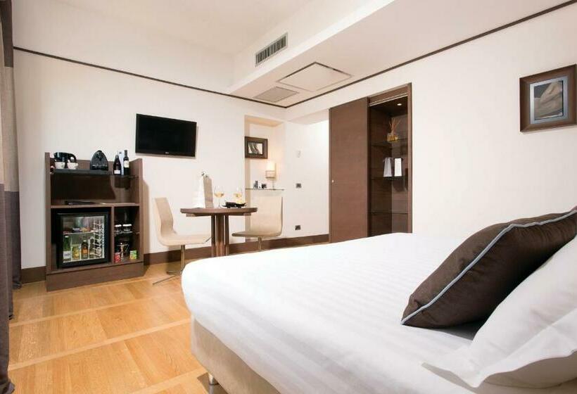 Номер Superior с Балконом, The Independent