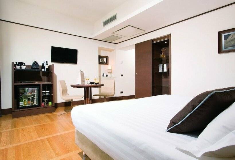 Номер Superior с Балконом, The Independent