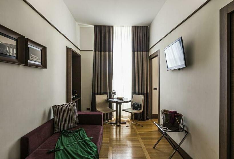 Семейный Номер, The Independent