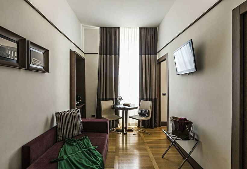 Семейный Номер, The Independent