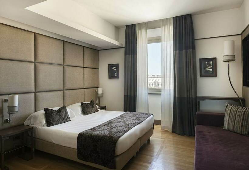 Семейный Номер, The Independent