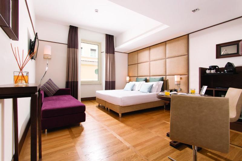 Семейный Номер, The Independent