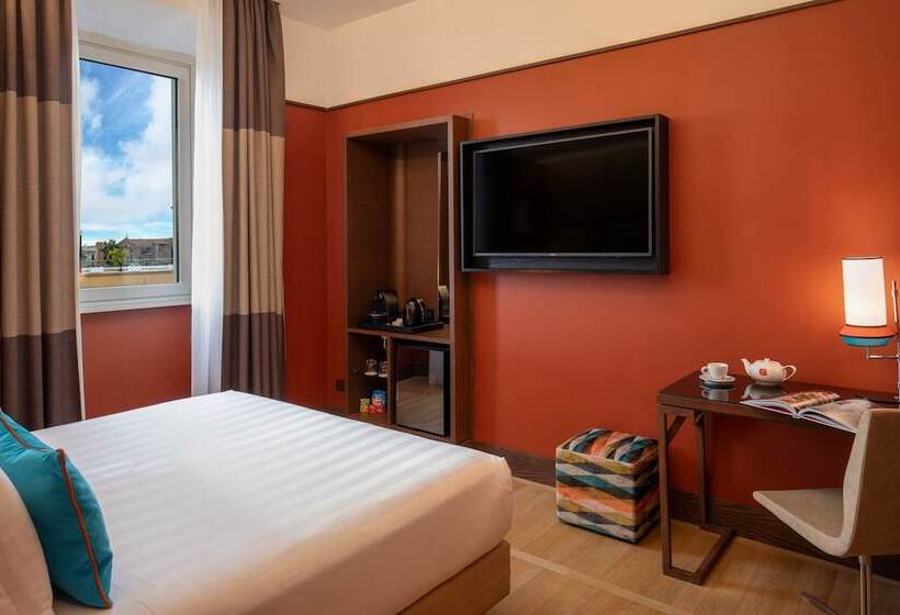 Классический Номер, The Independent