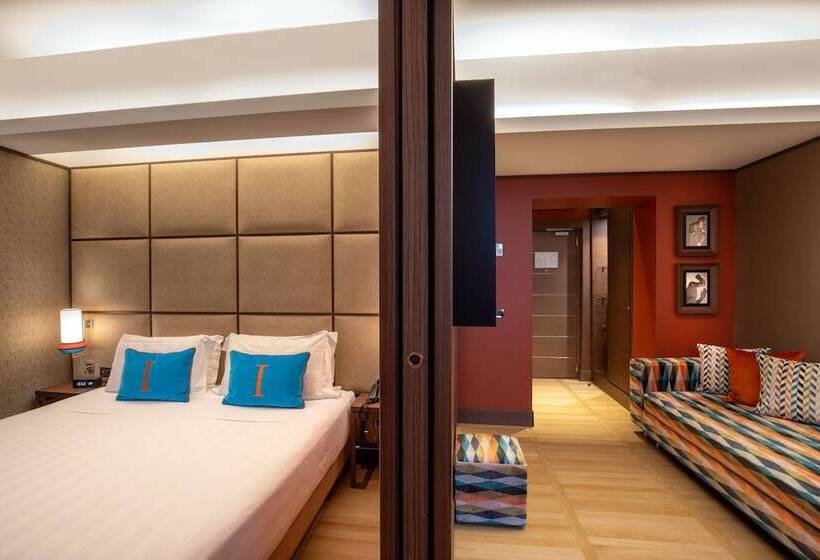 Полулюкс, The Independent