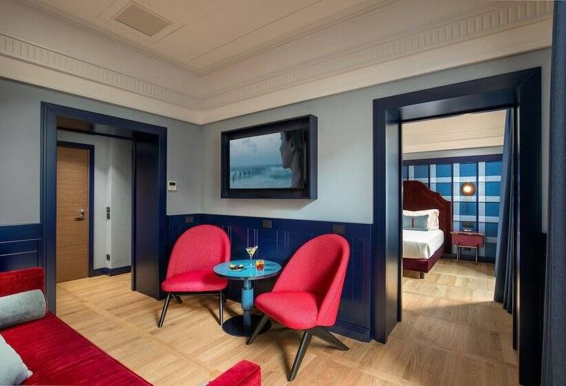 Люкс, The Independent