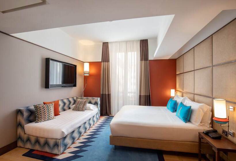 Номер Deluxe, The Independent