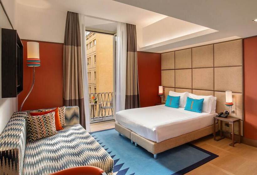 Семейный Номер, The Independent