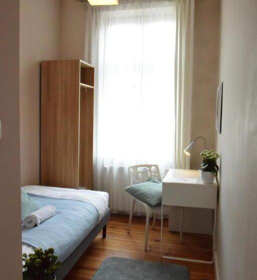 اتاق استاندارد یک نفره, Blooms Inn & Apartments