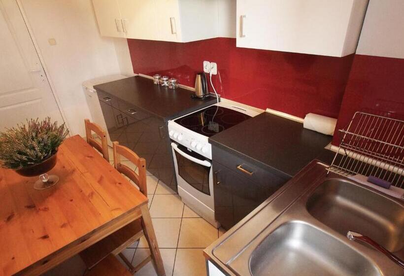 带2个卧室的公寓, Blooms Inn & Apartments