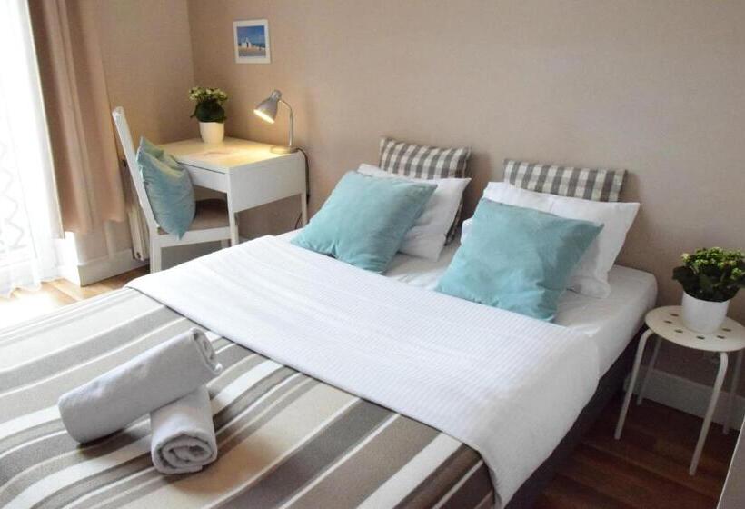 اتاق استاندارد, Blooms Inn & Apartments