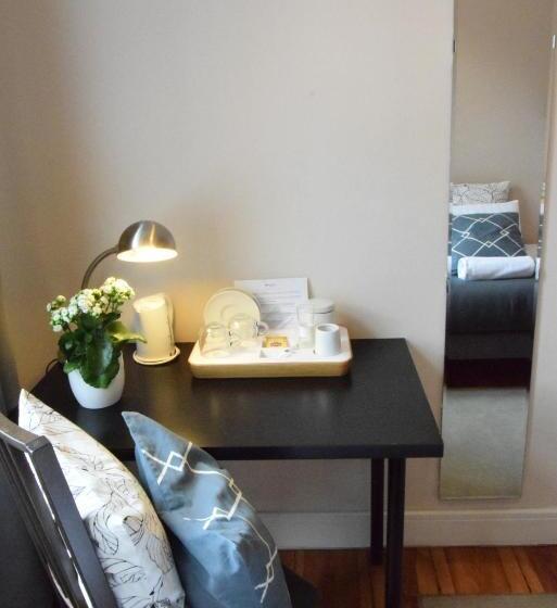 اتاق استاندارد یک نفره, Blooms Inn & Apartments