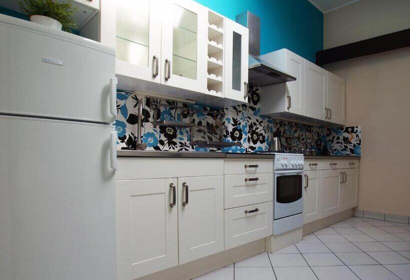 带2个卧室的公寓, Blooms Inn & Apartments