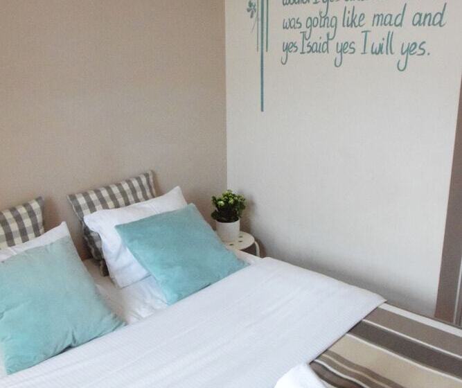 اتاق استاندارد, Blooms Inn & Apartments