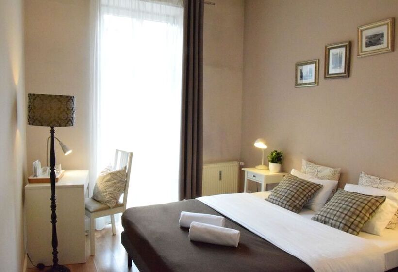 اتاق استاندارد, Blooms Inn & Apartments