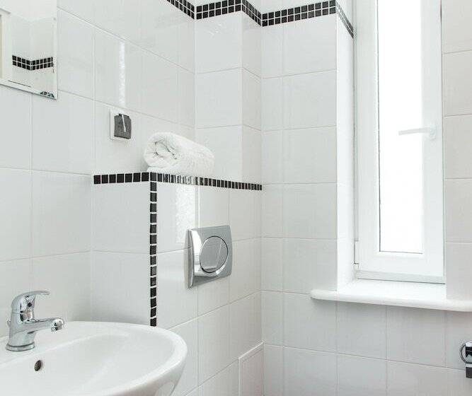 标准三人间, Blooms Inn & Apartments