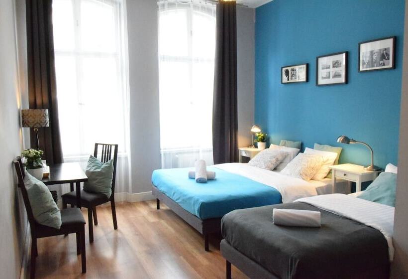 اتاق استاندارد سه نفره, Blooms Inn & Apartments