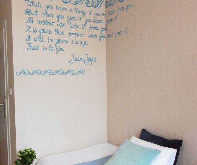 标准单人间, Blooms Inn & Apartments