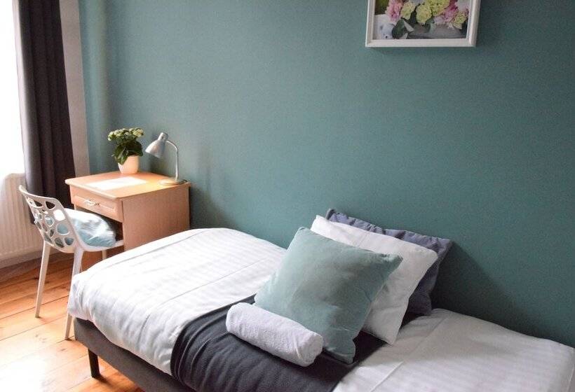 اتاق استاندارد یک نفره, Blooms Inn & Apartments