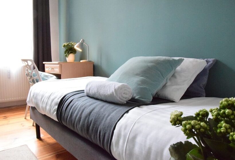 اتاق استاندارد یک نفره, Blooms Inn & Apartments