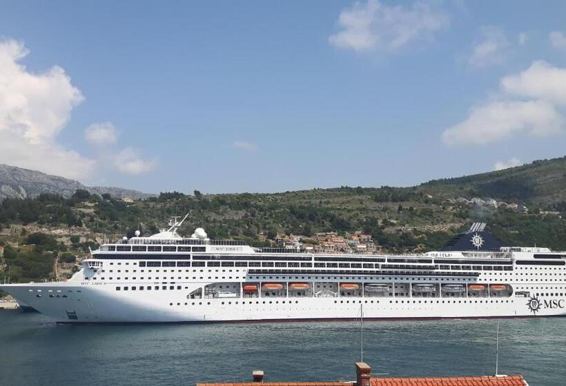 海の見えるスタンダードスタジオ, Apartments Villa Sirena